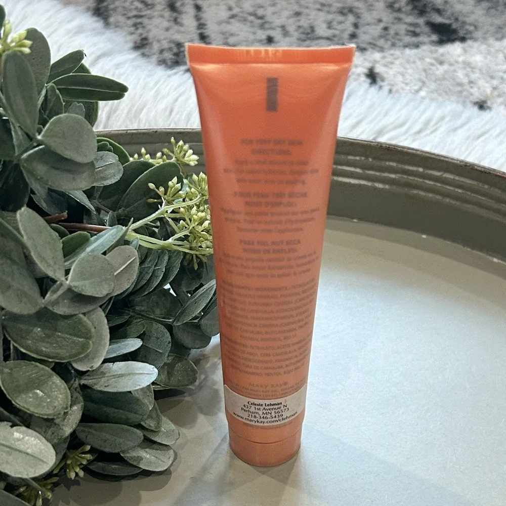 Mary Kay Private Spa Extra Emollient Night Cream 2.1 oz Peach Colored Tube‎